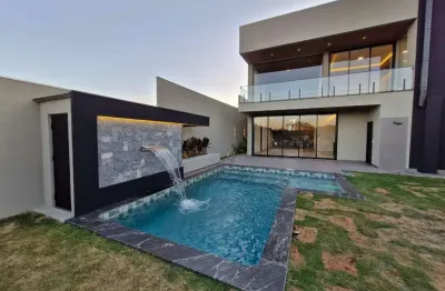 Sobrado de luxo com 3 suítes, piscina e acabamentos naturais