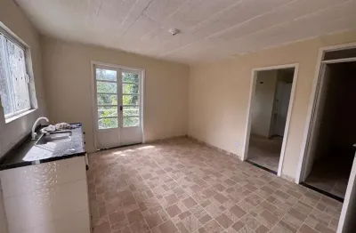 Casa com 2 dormitórios para alugar por R$ 1.150,00/mês - Jardim Maria Antonina - Mairiporã/SP