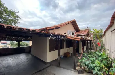 Casa com 3 quartos à venda na Rua Soares Nogueira, Camargos, Belo Horizonte
