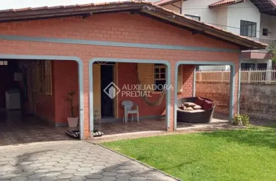 Casa com 4 quartos à venda na rua do pingüim, 82, campeche, florianópolis, 150 m2 por r$ 1.650.000