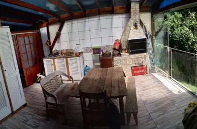Casa com 2 quartos à venda na servidão aparício sinfronio pereira, 204, rio tavares, florianópolis, 180 m2 por r$ 1.300.000