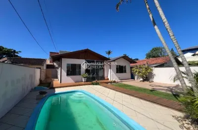 Casa com 3 quartos à venda na servidão do mar grosso, 89, campeche, florianópolis, 120 m2 por r$ 2.225.000