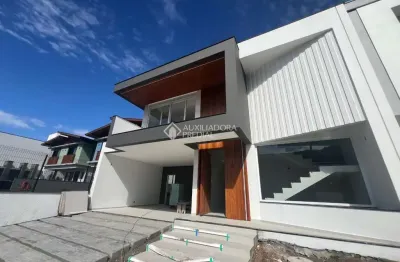 Casa com 3 quartos à venda na rodovia doutor antônio luiz moura gonzaga, 3343, rio tavares, florianópolis, 200 m2 por r$ 2.200.000