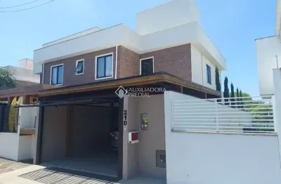 Casa com 3 quartos à venda na rua canela amarela, 210, ribeirão da ilha, florianópolis, 110 m2 por r$ 1.125.000