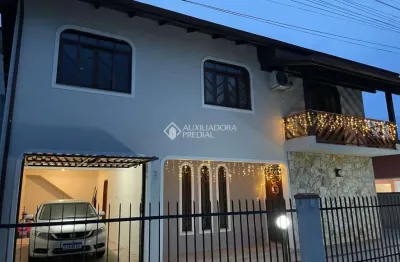 Casa com 3 quartos à venda na rua gregório constâncio, 27, praia joão rosa, biguaçu, 220 m2 por r$ 658.000