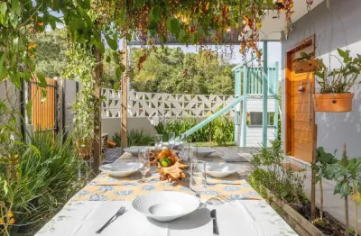 Casa com 3 quartos à venda na rua grumixama, 200, campeche, florianópolis, 135 m2 por r$ 1.380.000
