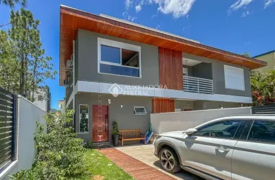 Casa com 3 quartos à venda na rua do farol, 121, campeche, florianópolis, 166 m2 por r$ 1.390.000