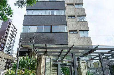 Na cabral, bairro rio branco, apartamento de três dormitórios, duas vagas, sacada, infra