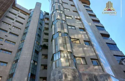 No Georges V. Vendo apartamento altíssimo padrão, vista, cinematográfico.