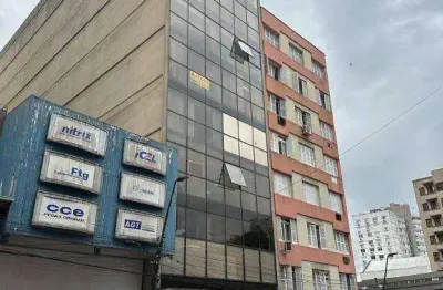 Vendo sala comercial no centro de porto alegre, andar alto, vista.