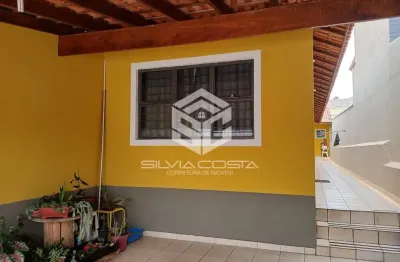 Casa térrea com dois dormitórios e edícula próxima ao centro de são roque