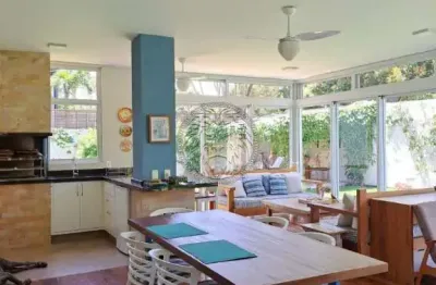 Casa em condomínio fechado com 4 quartos à venda no lagoa da conceição, florianópolis  por r$ 4.000.000