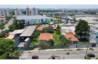 Excelente terreno para construtoras, investidores, de 1.500 m² com ótima localização de frente para o hipermercado carrefour