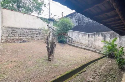 Terreno com queda nos fundos – 10x24 - Potencial de construção de 320m2 - Perfeito para projetos com subsolo! Av. João Pessoa, Camilópolis.