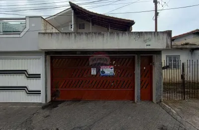 Belíssimo sobrado de 226 m², com edícula completa, 2 salas, lavabo, 3 dormitórios, sendo 1 suite máster com varanda, 2 vagas de garagem, churrasqueira