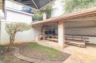 Sua casa térrea dos sonhos com 312 m² de conforto, espaço e lazer completo com churrasqueira, forno a lenha e de pizza