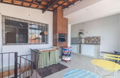 Casa ampla com 262 m² construídos – 4 dormitórios, suíte máster e espaço gourmet com churrasqueira