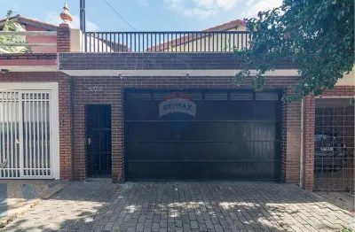 Casa ampla com 262 m² construídos – 4 dormitórios, suíte máster e espaço gourmet com churrasqueira