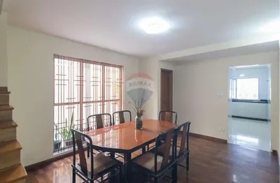 Casa ampla com 262 m² construídos – 4 dormitórios, suíte máster e espaço gourmet com churrasqueira