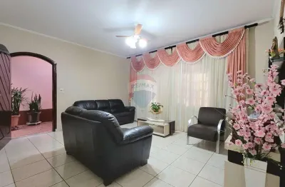 Casa térrea 127m²  - 3 quartos, suíte, quintal, 3 vagas, churrasqueira