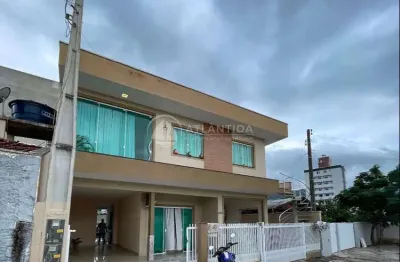 Casa semimobiliada - 06 dormitórios + piscina - areias - camboriú