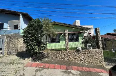 Casa com 3 quartos para alugar no Centro, Camboriú 