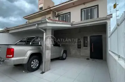 Sobrado 3 dormitórios e pátio externo - centro - camboriú!