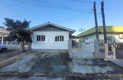 Casa com 3 quartos para alugar no Areias, Camboriú 