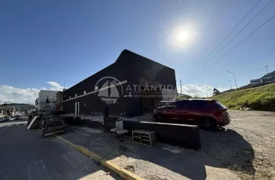 Galpão comercial de 300m² em reforma — excelente ponto logístico