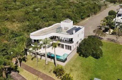 Casa tríplex com 4 suítes - jurerê internacional - florianópolis