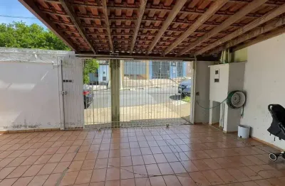 Casa para locação 3 dormitórios - garagem para 2  carros e amplo quintal nos fundos  Parque Valença