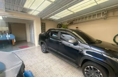 Sobrado à venda com 3 dormitórios, armários planejados e clouset - Garagem coberta para 3 carros -