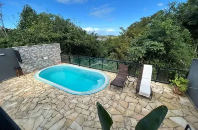 7986 -  casa linear à venda | vale dos cristais, macaé/rj