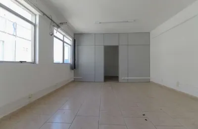 Sala comercial para alugar na avenida são pedro, 844, são geraldo, porto alegre por r$ 749