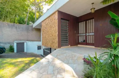 Casa com 4 quartos para alugar na rua carlos huber, 580, três figueiras, porto alegre por r$ 14.500