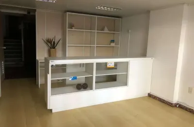 Ponto comercial para alugar na praça conde de porto alegre, 33, centro histórico, porto alegre por r$ 2.200