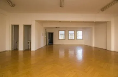Sala comercial para alugar na rua dos andradas, 1332, centro histórico, porto alegre por r$ 2.139