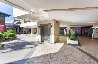 Sala comercial para alugar na avenida wenceslau escobar, 1823, cristal, porto alegre por r$ 1.800