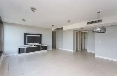 Apartamento com 4 quartos para alugar na rua primeiro de janeiro, 150, três figueiras, porto alegre por r$ 8.900