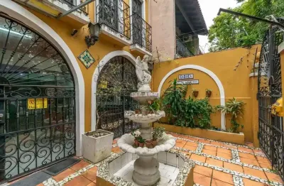 Casa para alugar na Rua General Caldwell, 866, Menino Deus, Porto Alegre por R$ 5.000