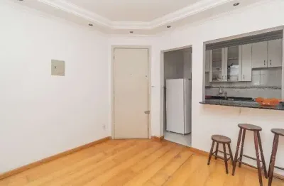 Apartamento com 2 quartos para alugar na rua duque de caxias, 1379, centro histórico, porto alegre por r$ 1.700