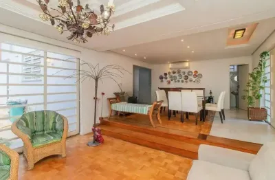 Casa com 3 quartos para alugar na Rua Carlos Huber, 91, Três Figueiras, Porto Alegre por R$ 15.000