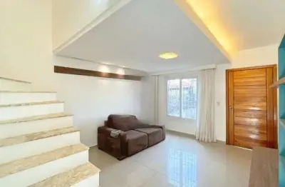 Casa com 2 quartos para alugar na Rua Irmão Jaime Biazus, 231, Guarujá, Porto Alegre por R$ 2.750