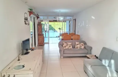 Casa  duplex excelente 04 quartos suíte , piscina e 02 vagas na garagem