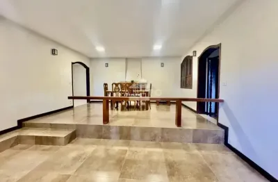 Casa linear, 4 quartos, , 4 vagas, são mateus, juiz de fora . excelente localização dentro do bairro