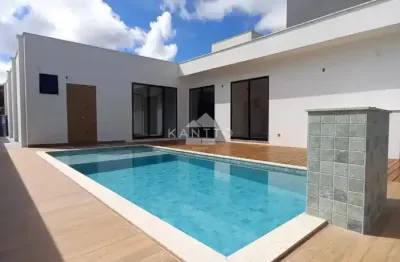 Casa linear com 3 suítes sendo uma master, piscina , portaria 24 horas no residencial alvim