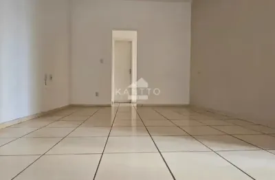 Apartamento a venda 03 quartos de frente com 1 lance de escada no centro