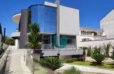 Casa triplex de rua, semi-mobiliada, com 4 suites, múltiplas salas, piscina e 10 vagas - jardim social