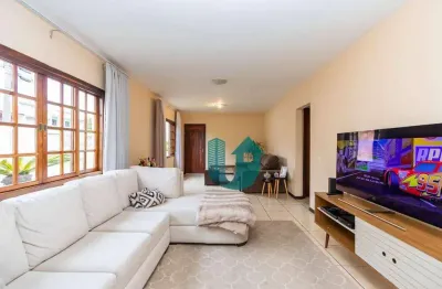 Casa totalmente averbada com suite no térreo e quintal espaçoso!