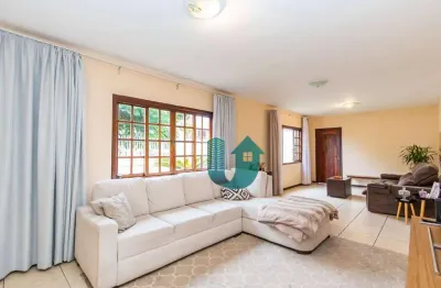 Casa totalmente averbada com suite no térreo e quintal espaçoso!